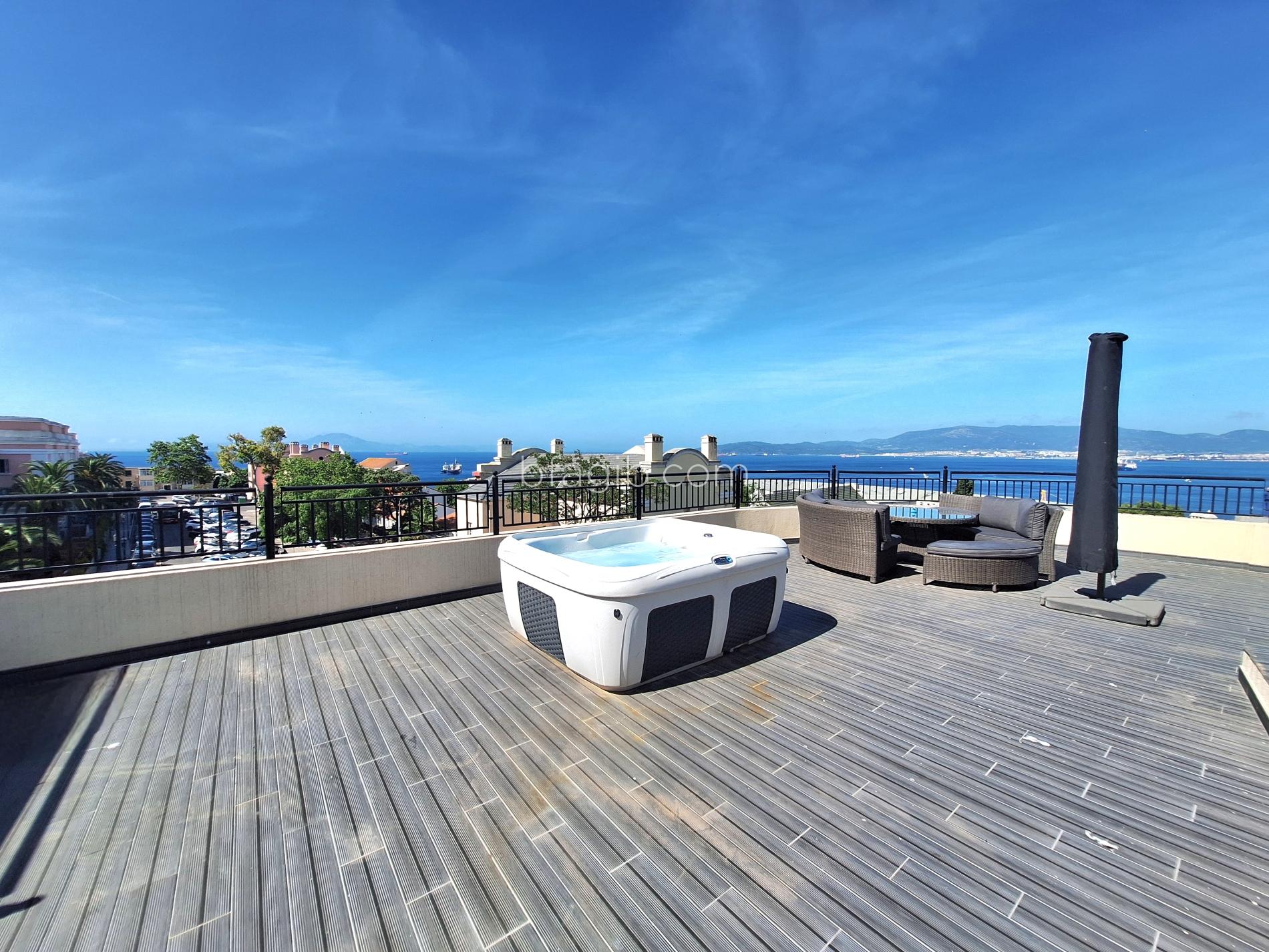 3-bed penthouse in South District